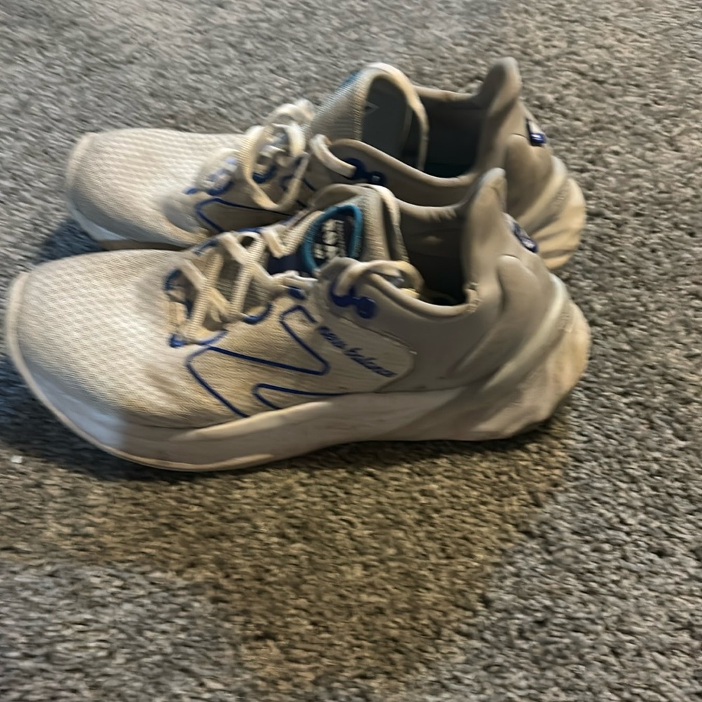 Men’s new balance shoes